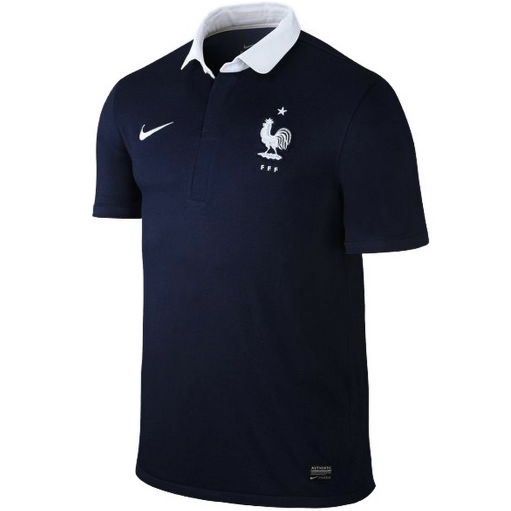 Footballogue's tweet photo. À quel joueur vous pensez quand vous voyez ce maillot ? 😉 https://t.co/Onnua1Yd3P