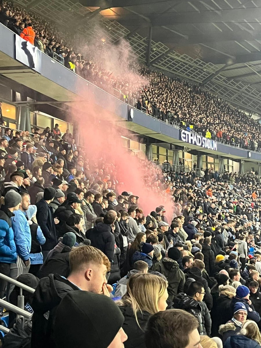 BeersnBlues's tweet photo. Who thought it would be a good idea to put them lot above home fans?
I wonder if City will have to apologise for flairs, spit, coins and bottles being launched onto people below? 
You can put your house on them lot crying if it happened to them. Not their fault though. https://t.co/IAmfZVyT5V