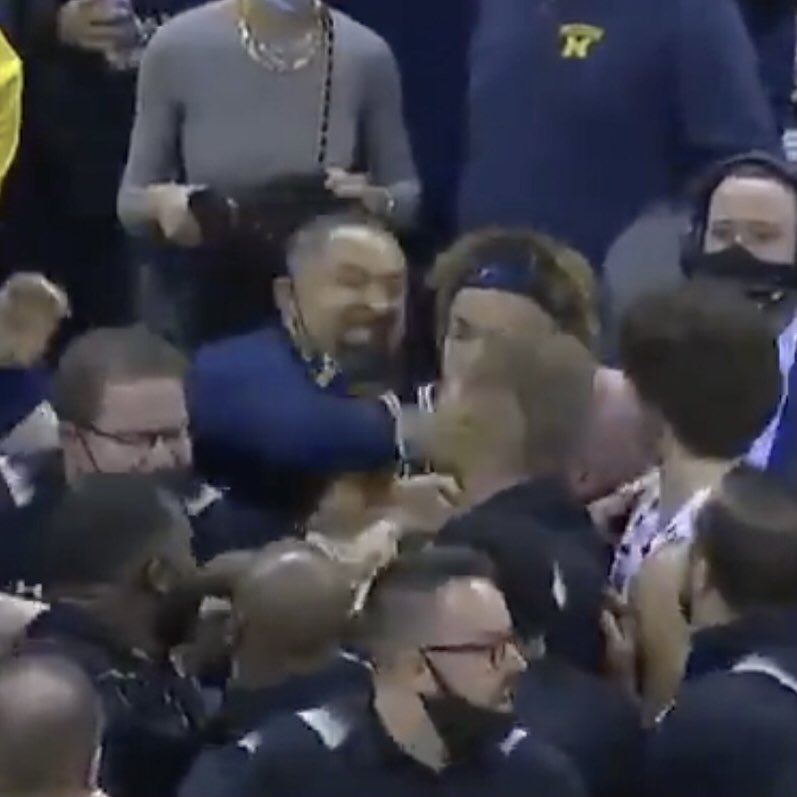 SpartyWRLD's tweet photo. What is going on at the University of Michigan? https://t.co/leP4GKnZu0