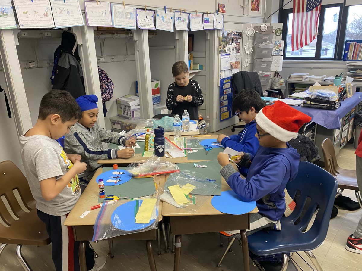 CSMrsSeaman1's tweet photo. Thanks to our amazing class moms for organizing our snow globe winter craft - so much fun!@VS13UFSD #TeamWheeler@RPeetsButcher https://t.co/v0tELG2zw1