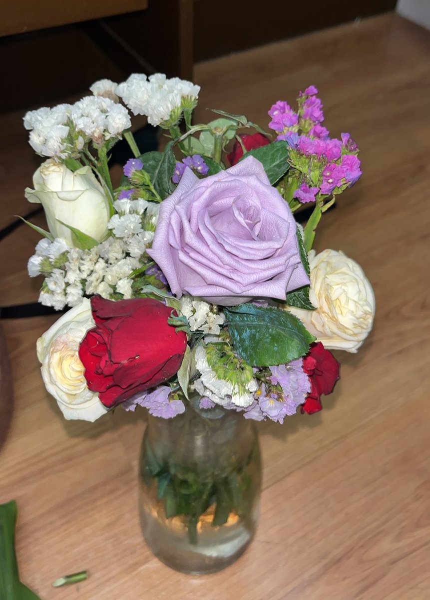 mxenne's tweet photo. the phases of the flowers he gave me  < 3 https://t.co/2FiIqvGIGz