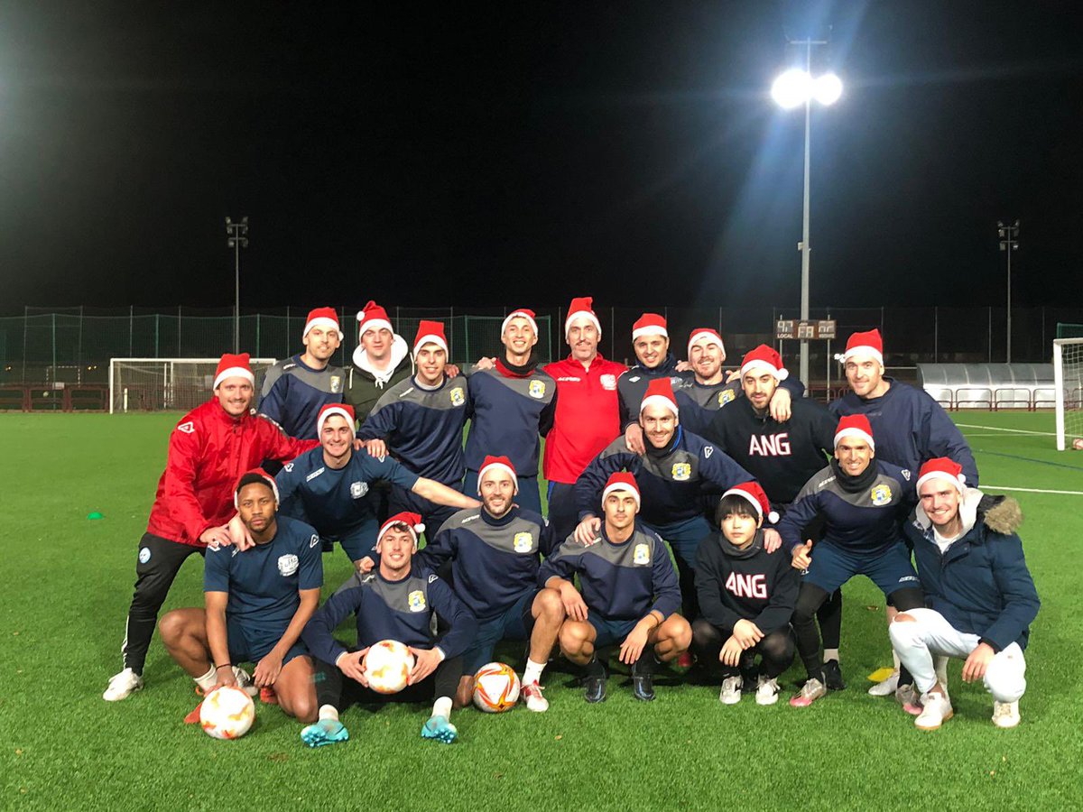 CDAnguiano_'s tweet photo. Desde la familia del CD Anguiano os deseamos unas felices fiestas 🎁🎄 ❤️ https://t.co/DKoYKvb4xr