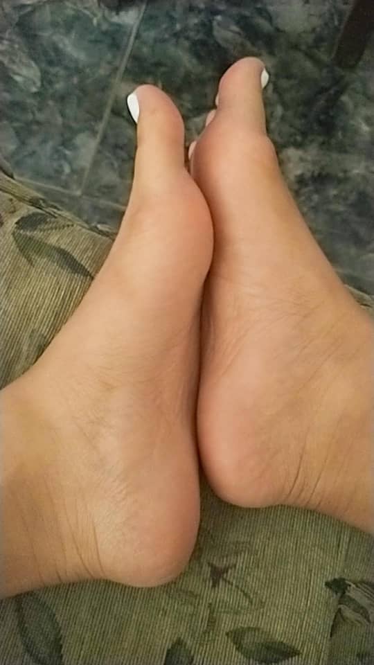 violetfindom1's tweet photo. @Feetfinder Vendo https://t.co/TBC9x4IbfA