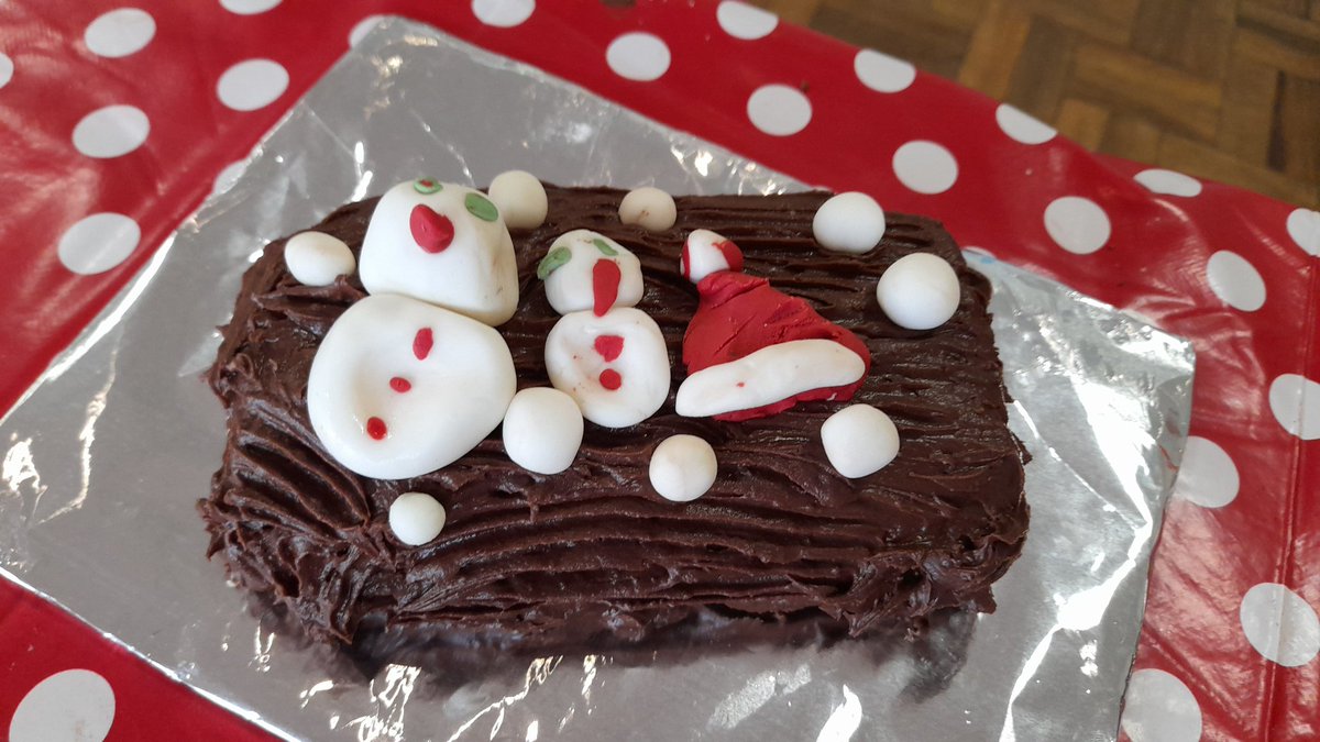 FunKitchenDevon's tweet image. Really happy to play our small part in this year&apos;s seasonal HAF provision in partnership with @ExeterCCT spiced apple pies and Yule logs with a great bunch of young people. Happy Christmas everyone.

 @educationgovuk #HAF22 #ECFC