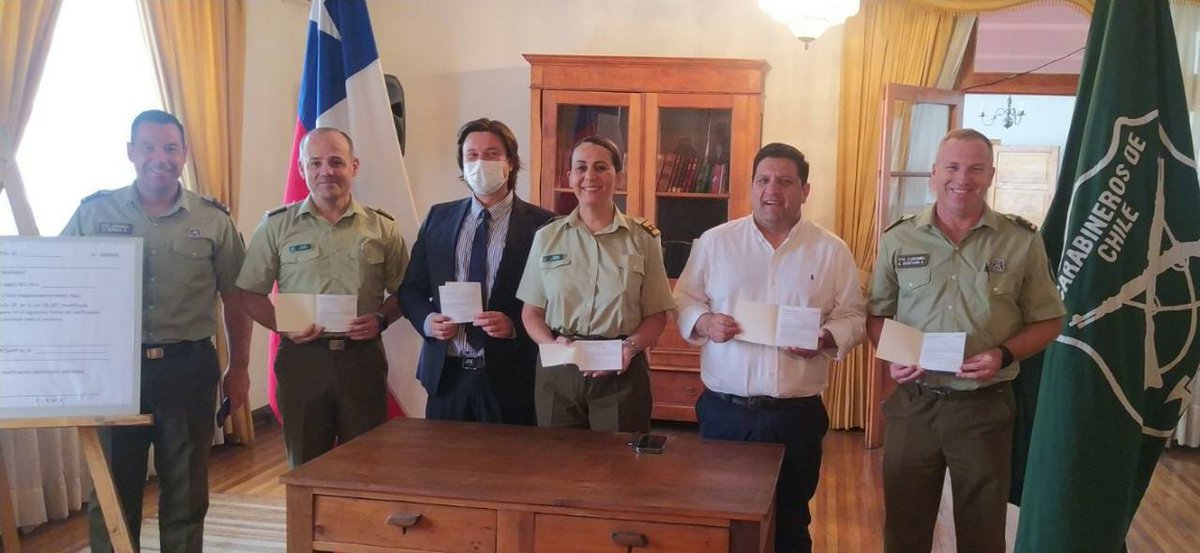 JPLNacional's tweet photo. En Talca, con la presencia de autoridades regionales, se realizó el lanzamiento de una nueva modalidad de notificación a conductores, que busca disminuir la labor administrativa de @Carabdechile. En la instancia participaron la general Berta Robles la @DPRMaule y JPL @MirkoB_D https://t.co/J9qeKAMmJa
