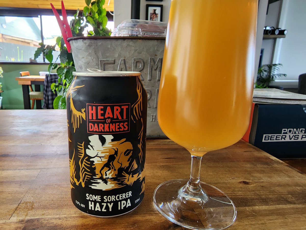 HardingGruff's tweet photo. #beeroclock on day 16 of 25 in the countdown to #GruffDay cos screw Xmas.... This one tastes like freedom ๐ holiday vibes and all that https://t.co/Pk5RNn1JSq