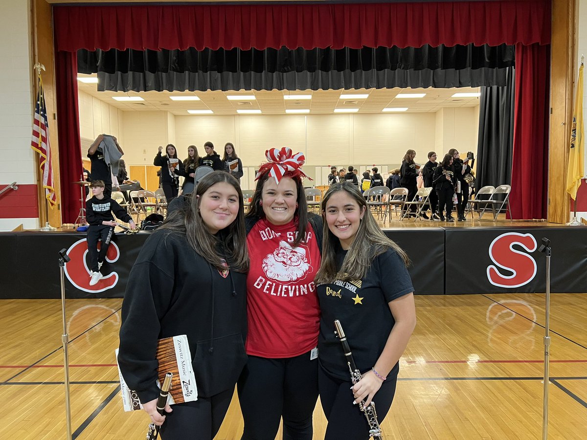 These ladies did an amazing job at the DDE assembly that came to visit Applegate 🎶