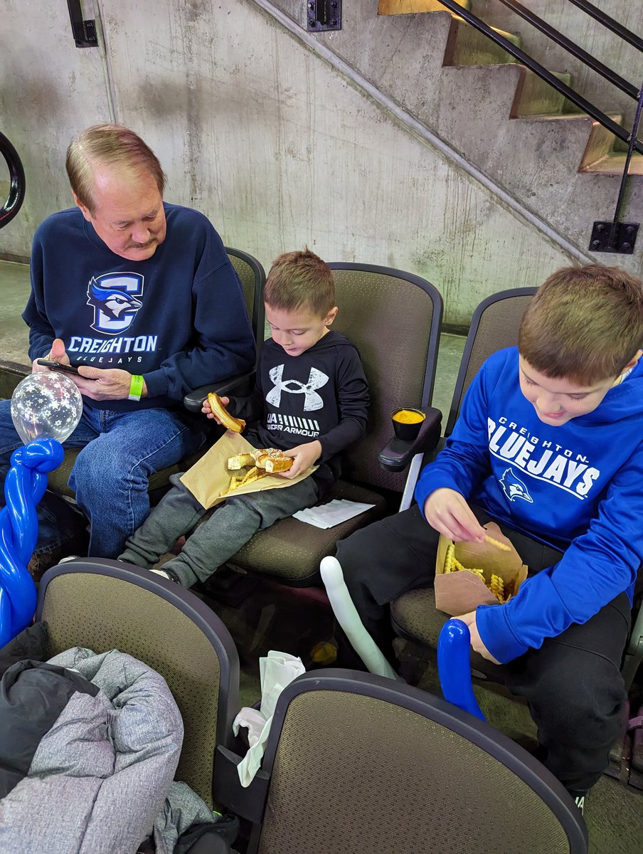 dhunter4411's tweet photo. Go Jays!! #GoJays #RIPcheese #spilled5secondslater https://t.co/1DTMD8w5Iw