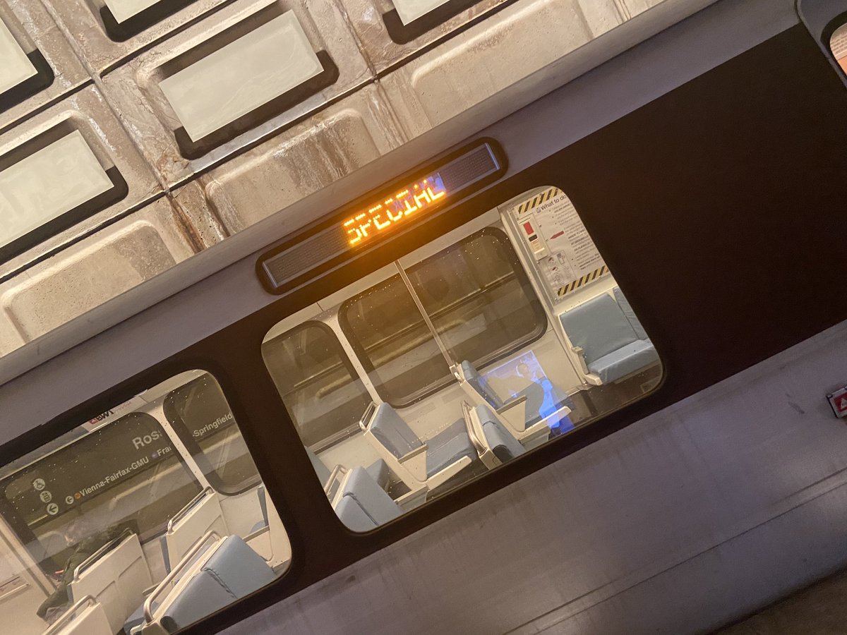 SCG703's tweet photo. Hey @wmata Why is this BL train “special” at Rosslyn to Franconia? #noaccountability #wmata #metrofail https://t.co/tuYJb4dqQf
