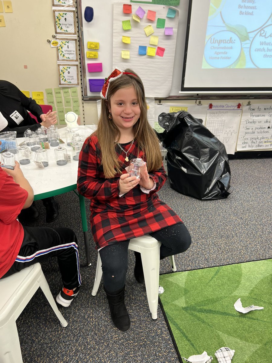 CRASRoom3's tweet photo. Holiday party time thanks to our AWESOME parents❤️ ❄️ https://t.co/3i25qZ8AoD