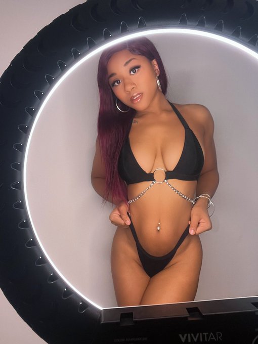 1 pic. front or back ? ✨? https://t.co/wwEYXBZ3nh