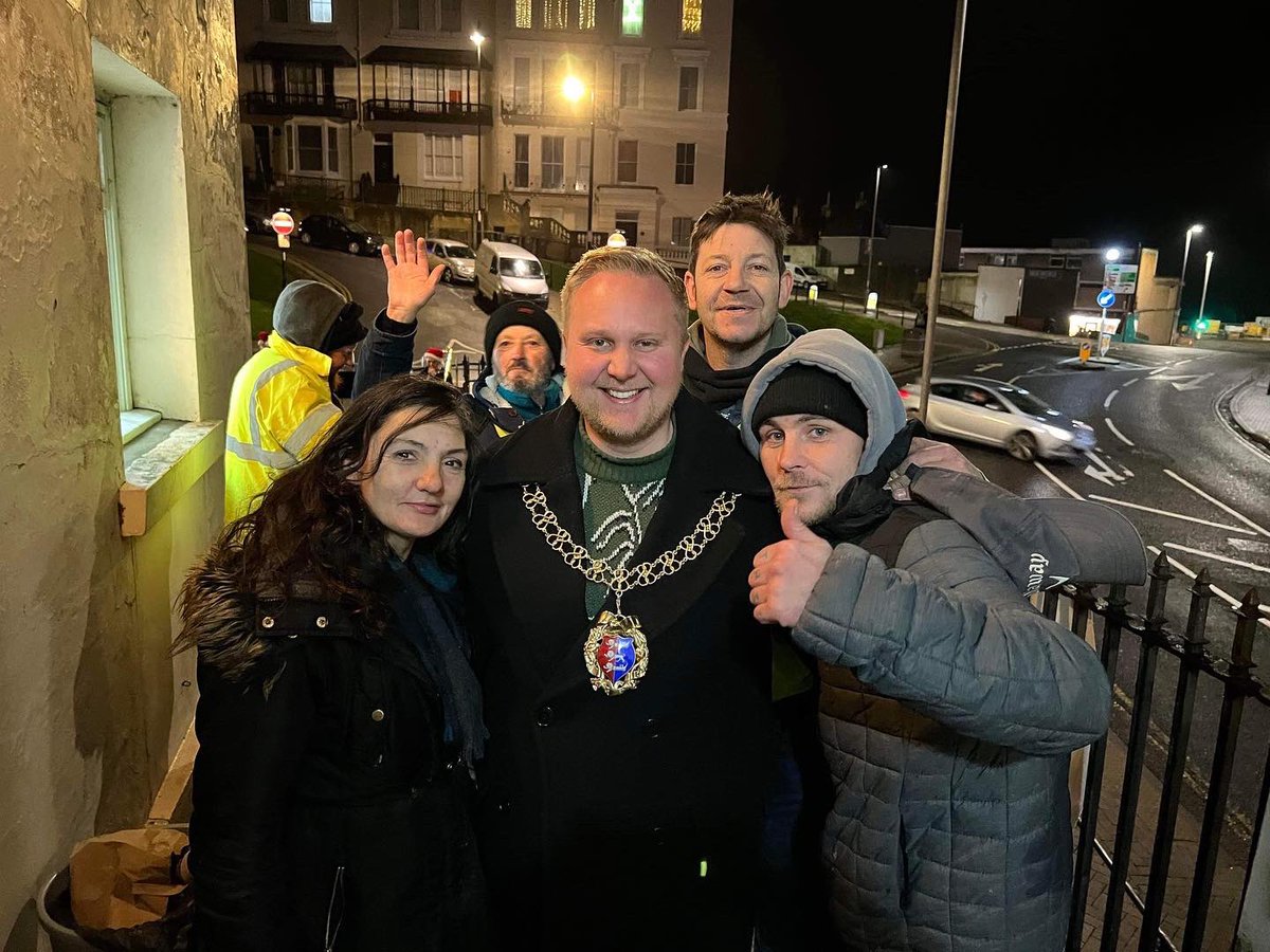 BaconBoy1989's tweet photo. This evening, I went along and helped out at #HopeKitchen and enjoyed meeting both the amazing volunteers and lovely guests who use the service. I would like to thank Hope Kitchen for all that they do in providing food, community and love to so many people in #Hastings. https://t.co/l8Wd0dv1Wa