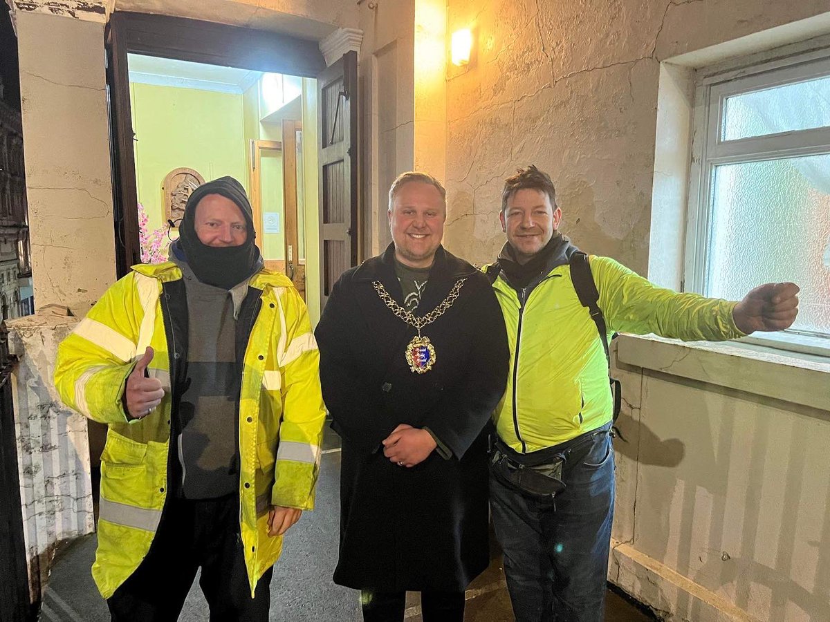 BaconBoy1989's tweet photo. This evening, I went along and helped out at #HopeKitchen and enjoyed meeting both the amazing volunteers and lovely guests who use the service. I would like to thank Hope Kitchen for all that they do in providing food, community and love to so many people in #Hastings. https://t.co/l8Wd0dv1Wa