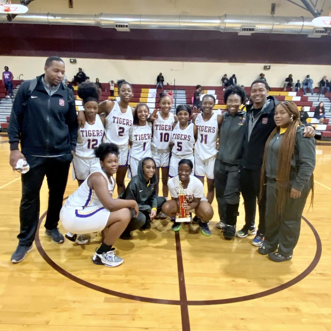 swansea_wbb's tweet photo. Lady Tigers go 3-1 in Blackhawks Christmas tourney to go 7-3 on the season. All we have is a great group of girls that just want to get better! #WeWorking #WeGettingBetter 🐅🏀 https://t.co/6P9A3UaTvi