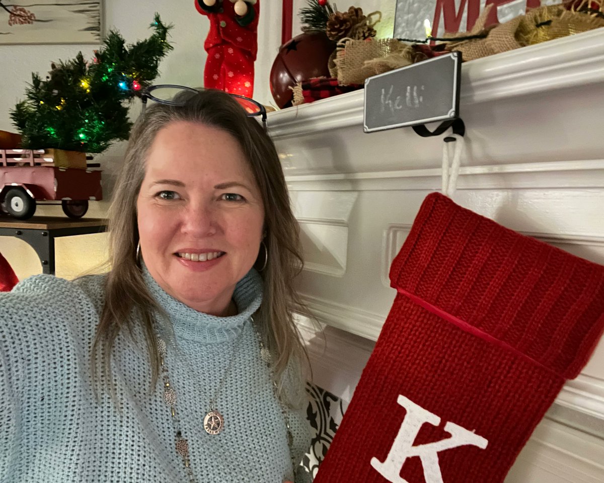 Mathcutups's tweet image. Thurs Thoughts - As teachers,  we often put up a front for so many people. This season remember that God made you uniquely special &amp;amp; you should be unapologetically YOU knowing that your family &amp;amp; friends support all that you are! 

#teacher #teaching #mathteaching #mathteacher