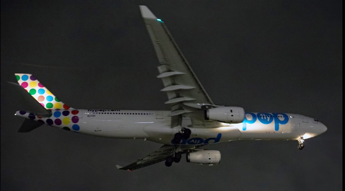 Shamrock715_'s tweet photo. Iceair 452 (9H-POP - A333) Fly Pop livery of @hifly_airline on final for runway 27L @HeathrowAirport as FI452 from Reykjavik bringing stranded passengers after severe weather grounded flights
22-12-2022
#flypop #hiflyairline #airbus #airbusa330 #heathrowairport #aviation https://t.co/6Z7BMoFBFw