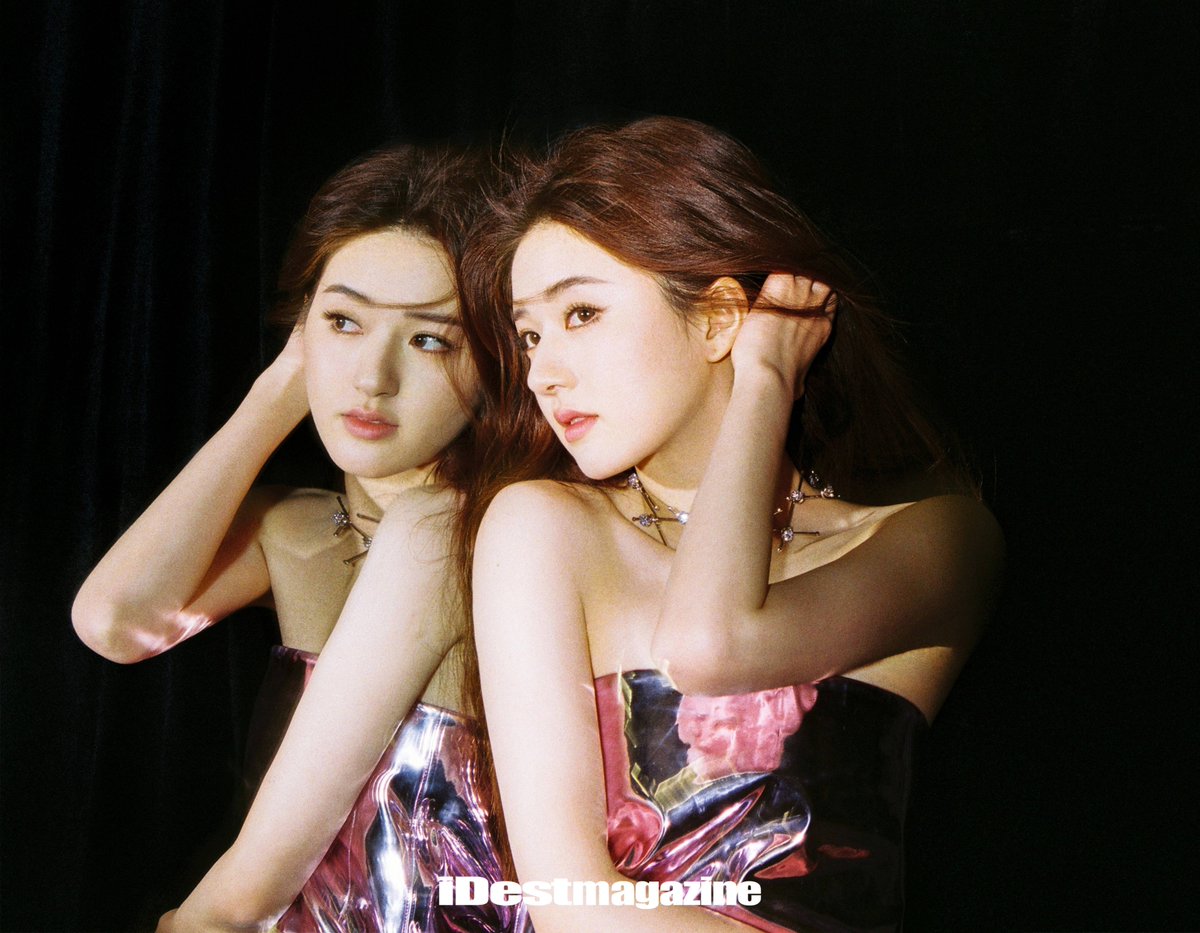 bai_lu_twh's tweet photo. #ZhaoLusi #趙露思🇨🇳❤️❤️❤️
Zhao Lusi for the cover of #iDest Magazine Winter 2022 issue https://t.co/QzDBBxXIgS