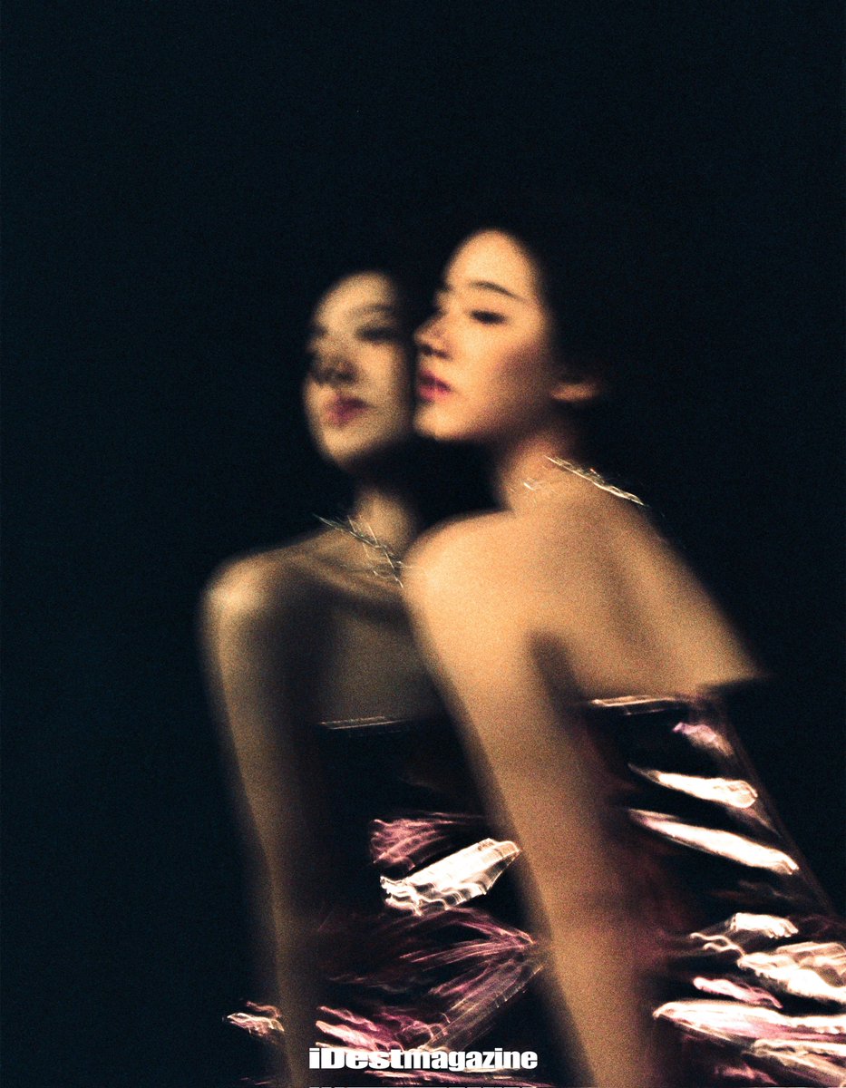 bai_lu_twh's tweet photo. #ZhaoLusi #趙露思🇨🇳❤️❤️❤️
Zhao Lusi for the cover of #iDest Magazine Winter 2022 issue https://t.co/QzDBBxXIgS