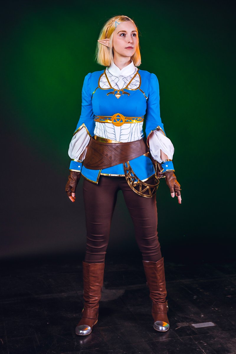 nova_linah's tweet photo. I rarely share cosplay stuff here, but I just love the pictures I just got from @Solliefoto taken at @DreamHackDE! <3 #dreamhack #DHHAN22 #DreamhackHannover https://t.co/NGEFE14c3z