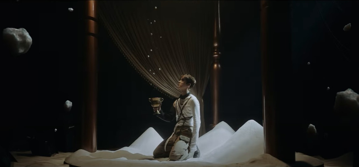 SpaceportSam's tweet photo. #theorytiny thread continued...
Yunho looks to be inside a Cromer?! Because the gravity is lost solid objects are floating - similar to Inception. In Answer is that sand floating instead of snow falling? +
1. Witness 2. Inception 3. Answer
WITNESS THE PROLOGUE
#FROM_THE_WITNESS https://t.co/iiPbja3Lt4