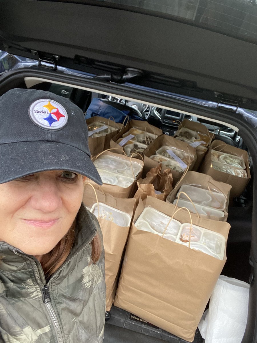 charitylee5's tweet photo. Thursday food rescues. Do you have some free time? It’s easy to help rescue food. #GoodFoodProject #EverybodyNeedsToEat @412FoodRescue https://t.co/JL3fmGGEjv