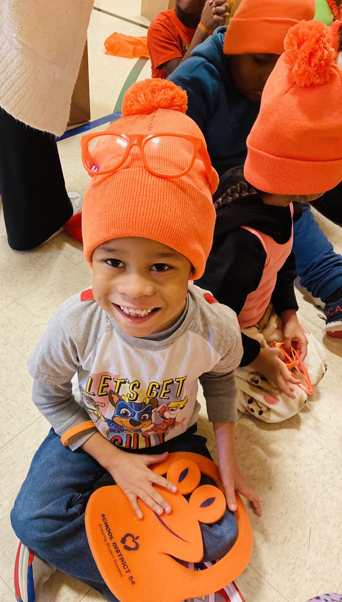 MrsDoyleSD54's tweet photo. Amazing day of happiness 🧡 #wearemuir #walkproud #seaoforange https://t.co/rqmj2hfkoU