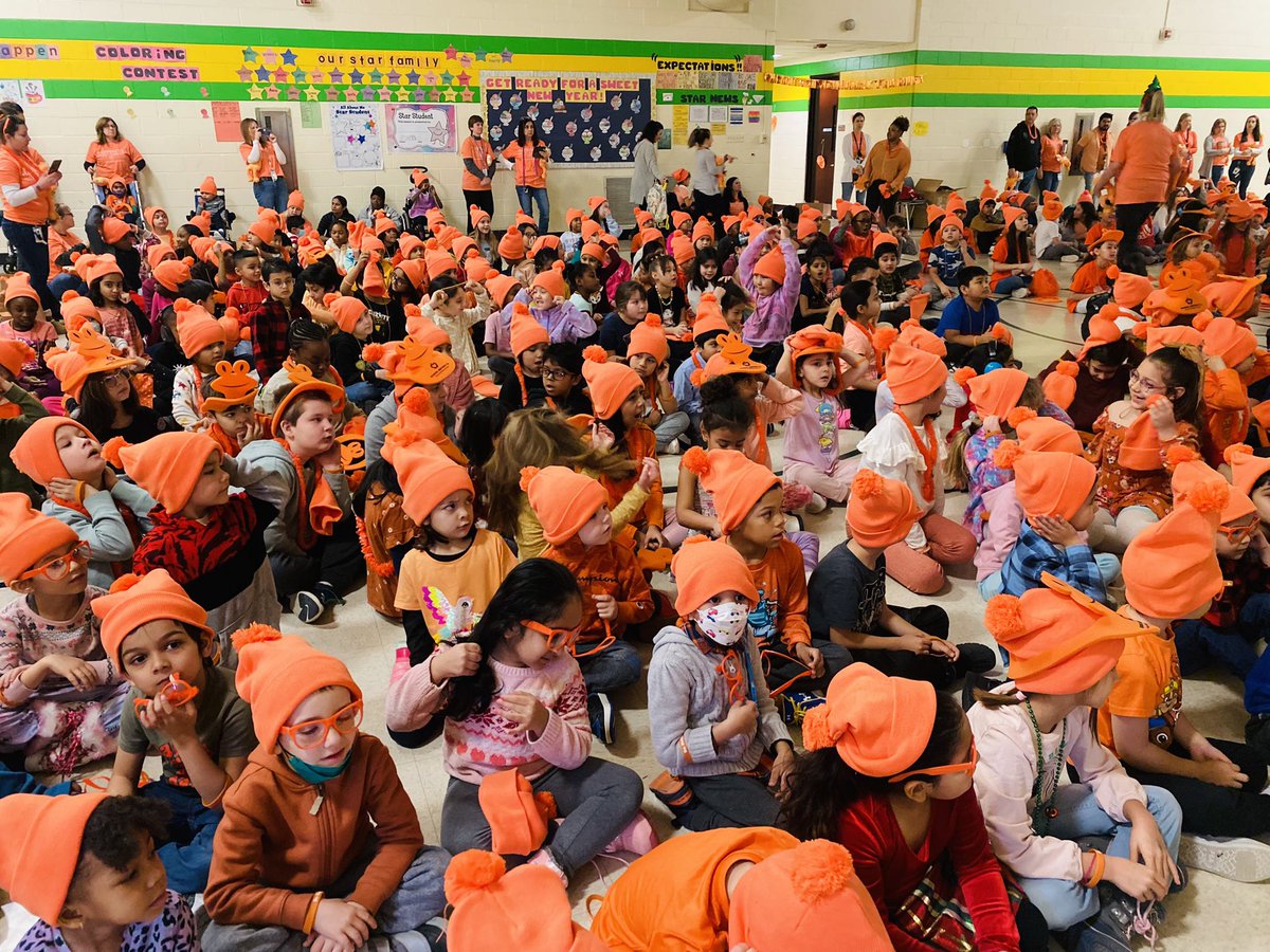 MrsDoyleSD54's tweet photo. Amazing day of happiness 🧡 #wearemuir #walkproud #seaoforange https://t.co/rqmj2hfkoU