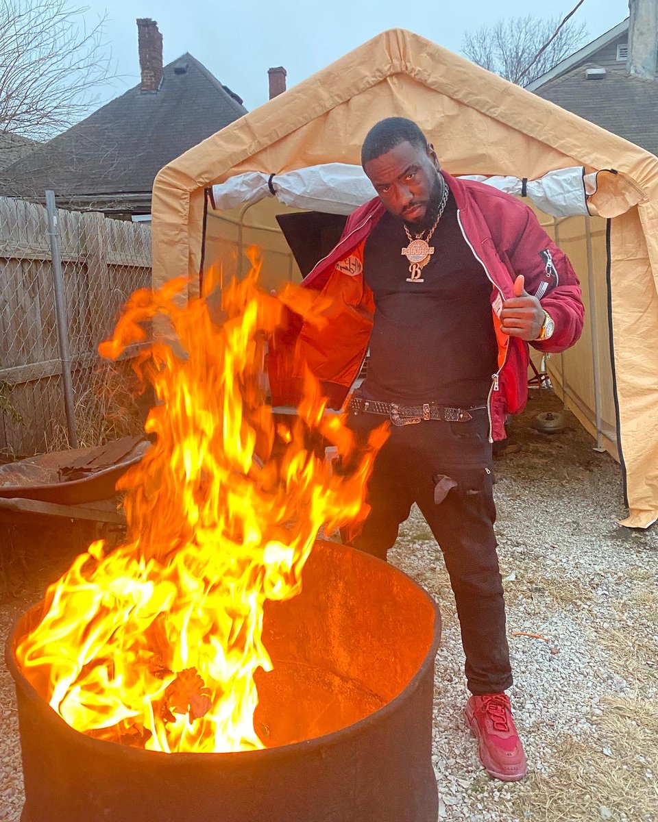 Boochee29's tweet photo. Just the way I carry myself and I’m humble with it too. Only great minds can afford a simple style. I’m just a vibe you can’t find anywhere else!!! #HGR #HustleGetRich #29Ent #TrapMusic #Trap #Rapper #RapArtist #Viral #Explore #MusicArtist #entertainer #GymLife https://t.co/ccJnKyy54t