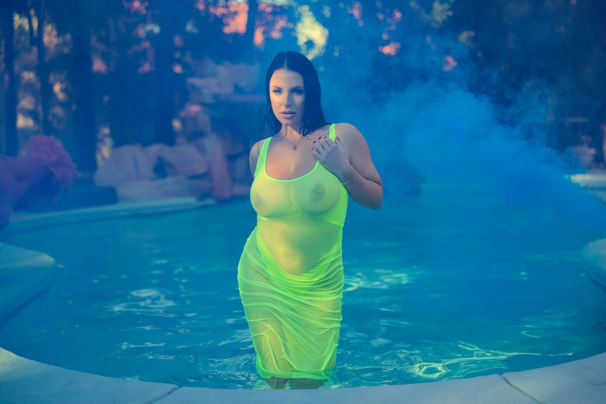 Brazzers's tweet photo. Vote @ANGELAWHITE for Favorite Female Pornstar #zzexclusive

https://t.co/iH4HfQljKw @avnawards https://t.co/9tNC8NZdZX