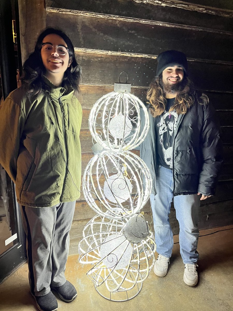 lissete_junco's tweet image. #zootastic #zootasticpark #christmas #christmasdecor #smores