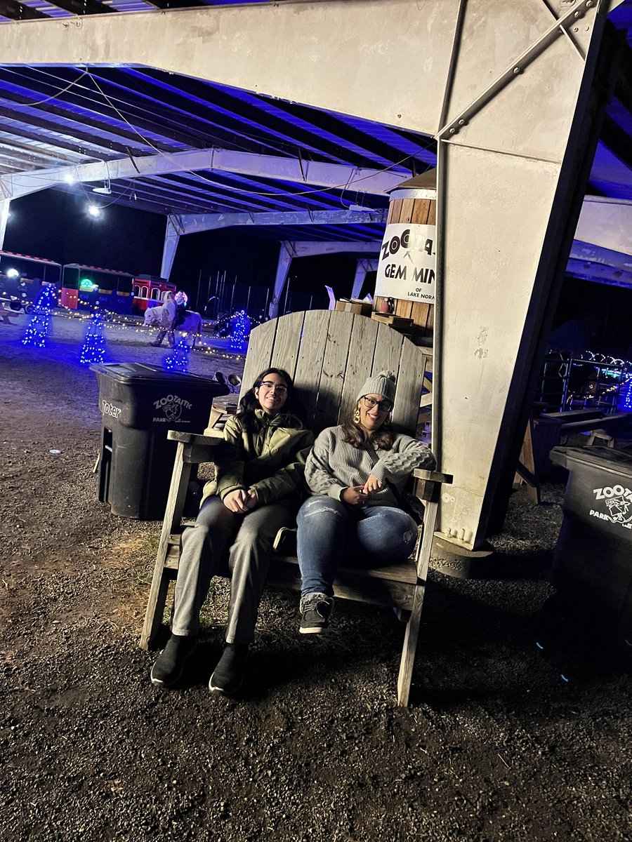 lissete_junco's tweet image. #zootastic #zootasticpark #christmas #christmasdecor #smores