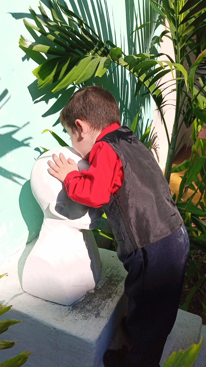 JuvenilClara's tweet photo. “Educar es depositar en cada hombre toda la obra humana que le ha antecedido; es hacer a cada hombre resumen del mundo viviente, hasta el día en que vive; es ponerlo a nivel de su tiempo, para que flote sobre él (…); es preparar al hombre para la vida.”
#CubaEduca 
#MJM https://t.co/0VsXj9CnF5
