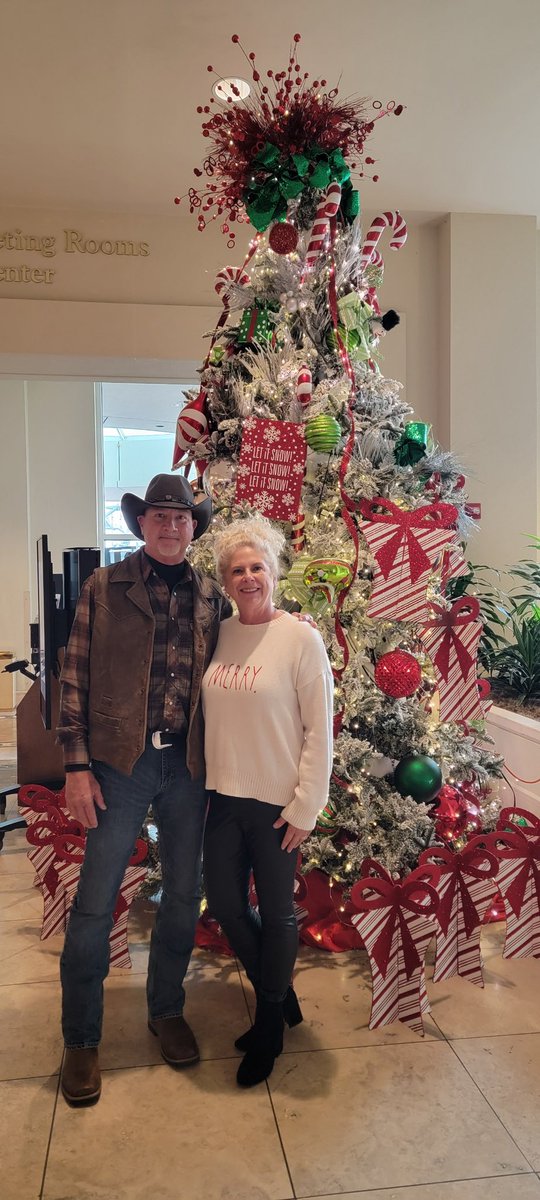 MsBlibrarynette's tweet image. Merry and Bright