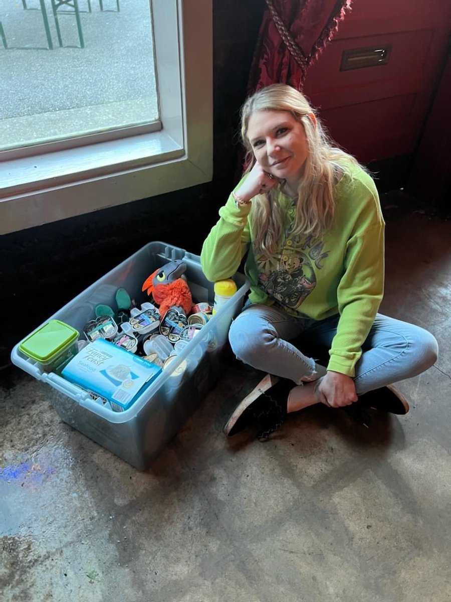 aafmontgomery's tweet photo. It's the paw~liday season, and we are so happy to make this donation of toys and treats to the Montgomery Humane Society for their annual Christmas stocking stuffer drive! 🐾

❤️ Thank you to AlaCOMP, Stamp, Leroy and Hilltop for partnering with us to make this drive possible! https://t.co/FTZbUSFP2k