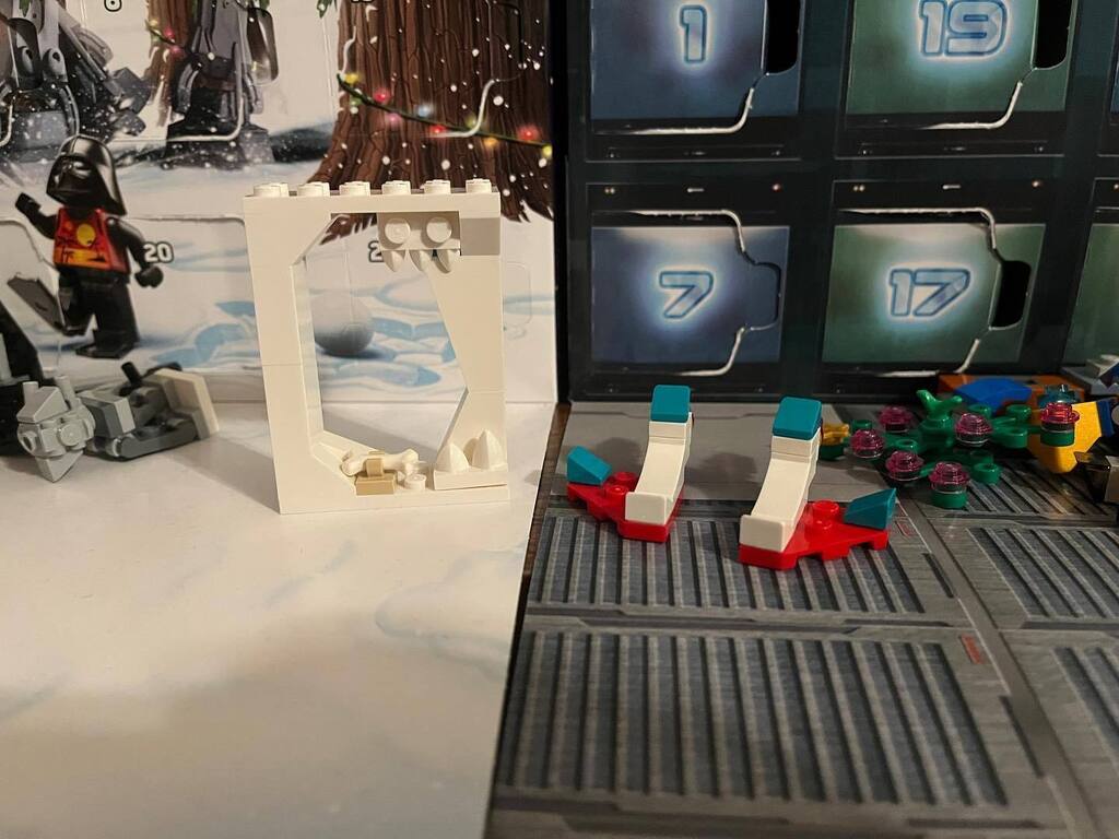 Jake_Studs's tweet photo. #LEGO #advent #spam incoming day 22🎅
#adventday22 #legotok #afol #legotwitch #twitchstreamer #bbcmty #christmas #christmascountdown #legoadventcalendar https://t.co/NadKfn7Cvg https://t.co/Ubth5n3Yhx