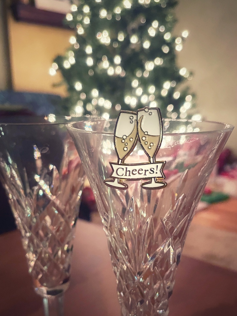 BigLeaguePins's tweet image. Cheers to Day 21 of our #AdventCalendar! We're obsessed with our shiny, bubbly #champagnetoast design! 

Available NOW in our @etsy shop - just in time for NYE!! 🎉⁠
=&amp;gt; etsy.me/3VrXN0c
⁠
#blpadventcalendar #blpholiday #newyearseve2022 #holidaysparkle