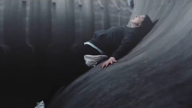 Tienen 10 minutos de sobra? 

Vean este cortometraje de horror, una mujer despierta en un borde bastante incómodo, lo único frente a ella es un precipicio…tiene que salir de ahí…

Curve

youtu.be/2dD3Fawk4y0