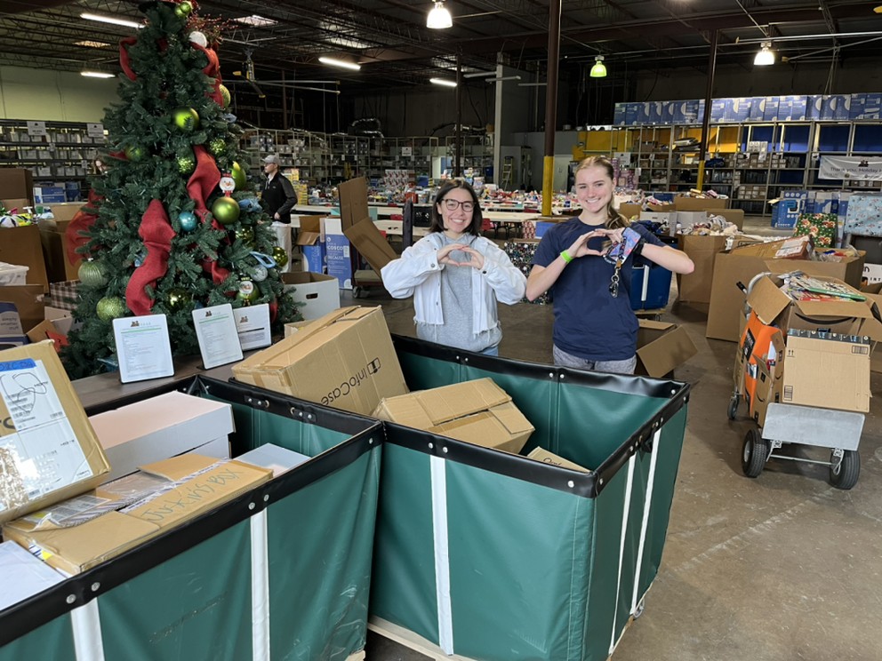 KO NHS officers delivered 2 carload of donations to BEAR for CPS today - Oak'em #BEARCares <a href="/thomashensley/">Thomas Hensley</a> <a href="/KleinOak/">Klein Oak HS</a> <a href="/KleinISD/">Klein ISD</a>