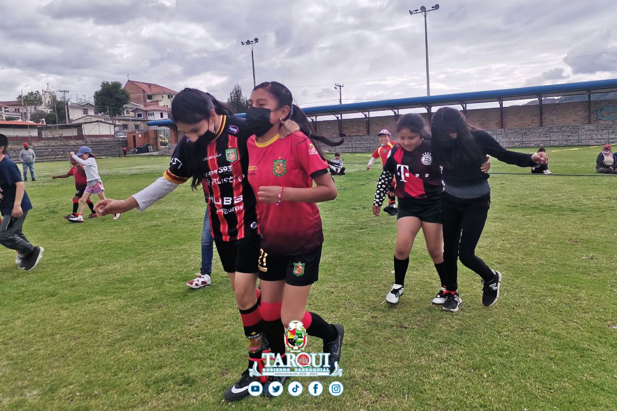 TarquiGAD's tweet photo. Celebramos la Navidad en la Academia de Fútbol, con juegos tradicionales y mucha diversión. Agradecemos a la Fundación Cholita Tarqueña por su valiosa contribución. 
#Feliznavidad 
#GaloPorTarqui https://t.co/mmauPpVOy4