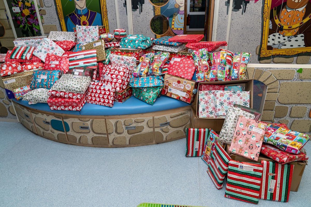 SGadiLondon's tweet photo. #KingsburyMandir donates festive gifts packed by children from #Swamibapa Gujarati School to Children at @NorthwickParkHospital

#AcharyaSwamijiMaharaj 
#SocietyBeforeSelf https://t.co/gwkV8Rok3B