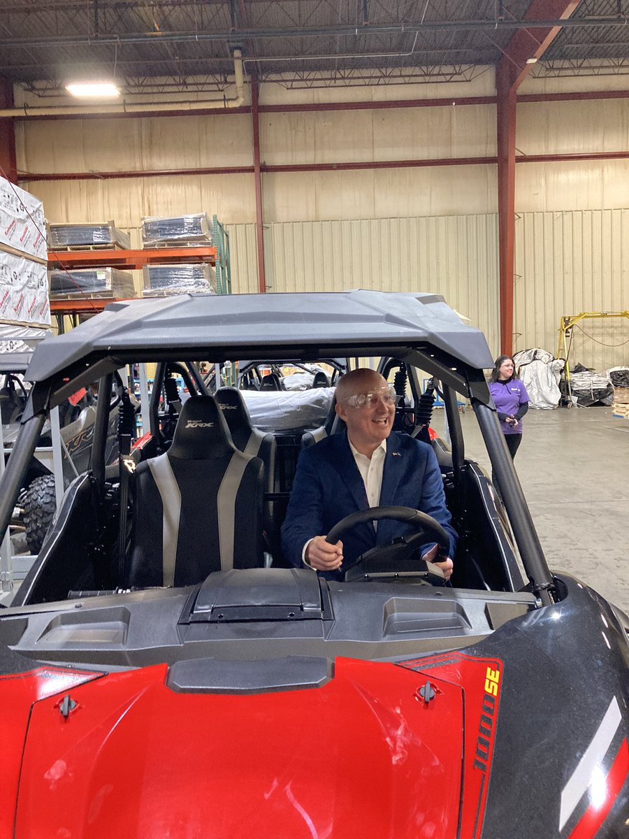 PeteRicketts's tweet photo. Nebraska got an early Christmas present with the arrival of our 2022 Silver Shovel Award!
Thanks to our hardworking people, competitive tax structure, &amp; business-friendly climate, NE continues to attract major investments from businesses like @KawasakiLincoln &amp; grow the #GoodLife https://t.co/vrAAk90wvm