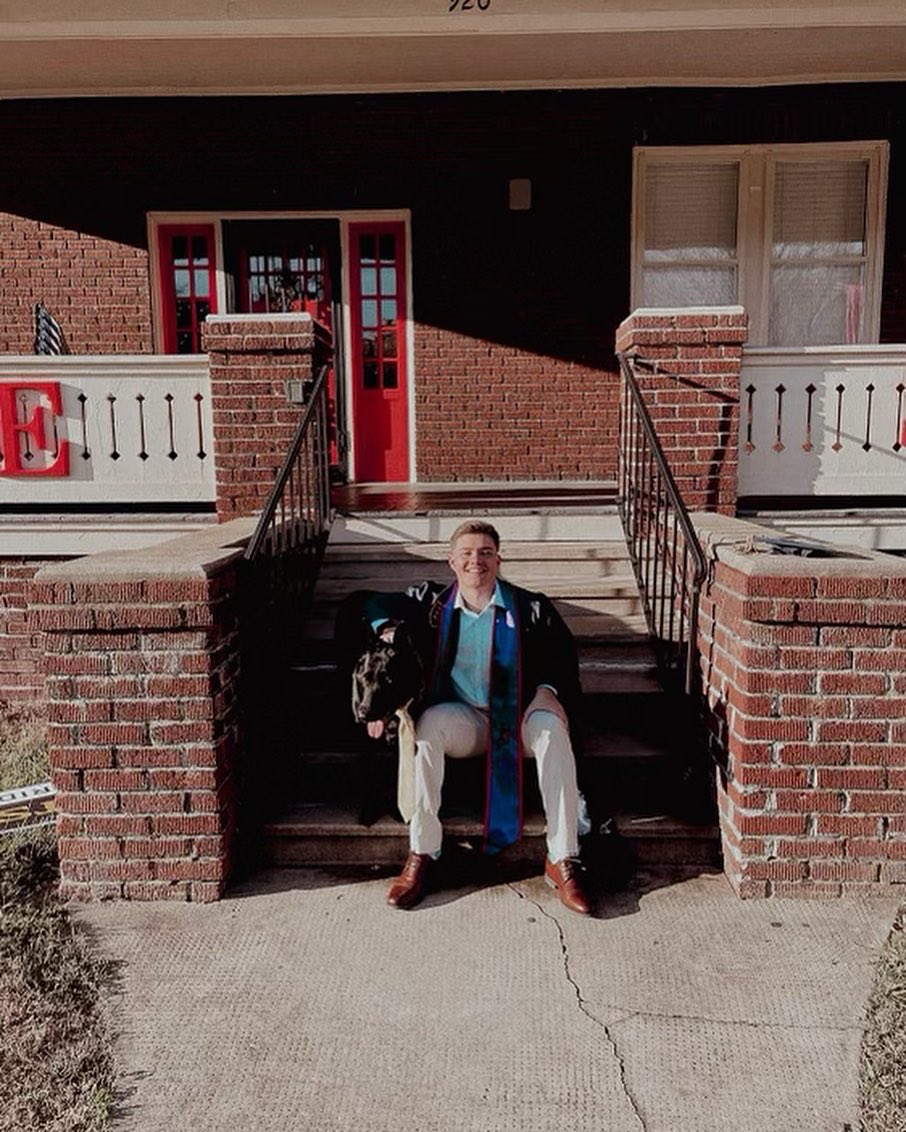 𝘍𝘢𝘭𝘭 22 𝘎𝘳𝘢𝘥𝘴

Peyton Veers - Fall ‘19

•President
•VP Programming
•Conclave 2021
•Carlson Leadership 2022

•Sports Management