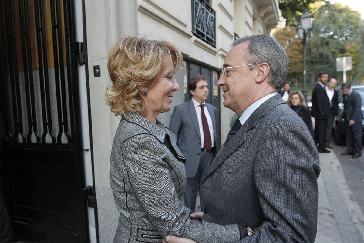 FonsiLoaiza's tweet photo. Florentino Pérez aparece en las tramas de corrupción Gürtel, Púnica, Lezo y caja b del PP, el 3% de CiU, la estafa del Castor, las autopistas y el crimen en residencias con Ayuso. Nunca será juzgado en España. Regala El Poder del Palco para que se enteren. https://t.co/VBxgirKqLr https://t.co/25lRQj7Y2m