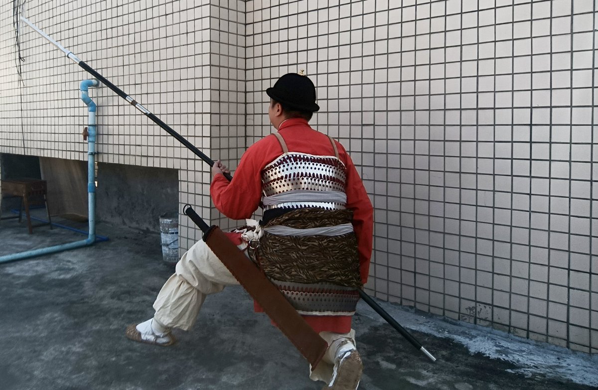 北宋步兵，跟現代“主流”宋軍人均身披重甲觀點不同，北宋在澶渊之盟武備廢弛百餘年，很多野戰部隊披甲“止於前後掩心副膊，有皮笠子而無兜鍪，故怯戰”，無法面對金軍重騎兵衝擊，通常一聽到金軍到來就作鳥獸散。