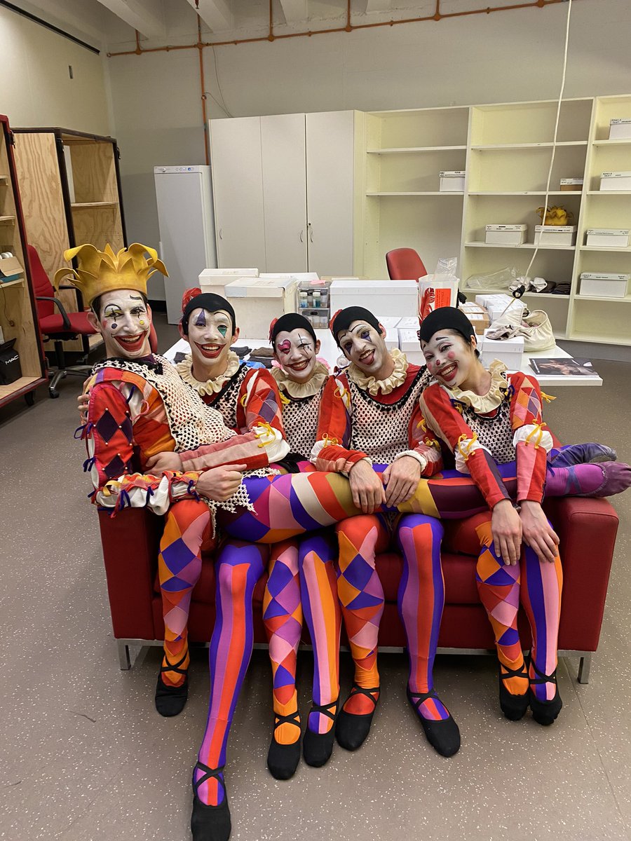 aya_ausballet's tweet photo. 先日無事に仕事納めをしてきました。7週間のシドニーシーズンも終了です。今年も無事に楽しく仕事ができて幸せでした。さあ来年に向けてゆっくり休んでチャージしようと思います。 https://t.co/o37VLmZw0v