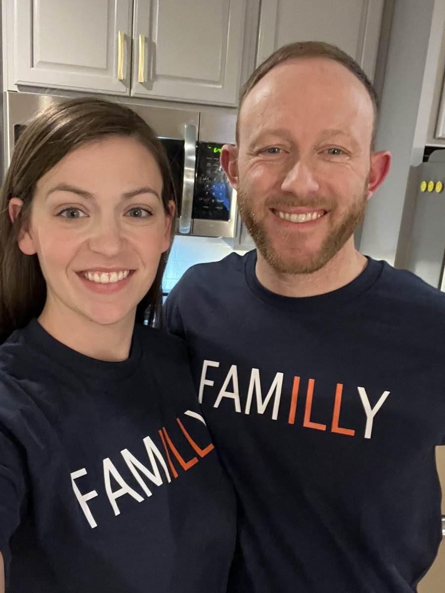 MrsSanders113a's tweet photo. @CoachUnderwood all ready for a great game tonight @IlliniMBB!!!! #famILLy #illini #everydayguys #raisingthemright https://t.co/xfp5XII3co