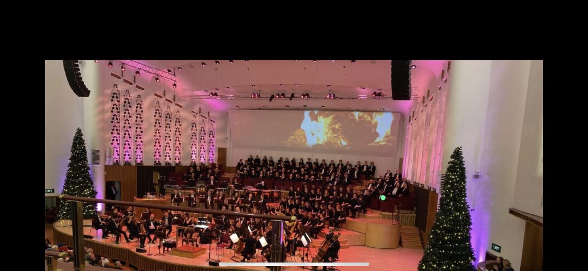 The spirit of Christmas <a href="/liverpoolphil/">Royal Liverpool Philharmonic</a> so beautifully delivered and polished. Absolutely brilliant <a href="/pacho_flores/">Pacho Flores</a>  truly inspirational. 👏🏻🎄
