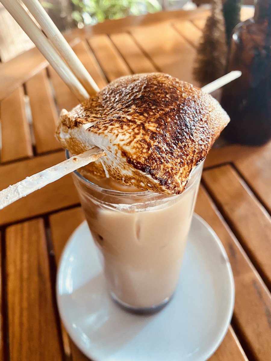 dariad719's tweet photo. A little lunch break…@MissionSJC
#icedmochalatte☕️
#cinnamonapplebeignets😋
#bakingbreak🍪 https://t.co/lzoQeQ5yDP