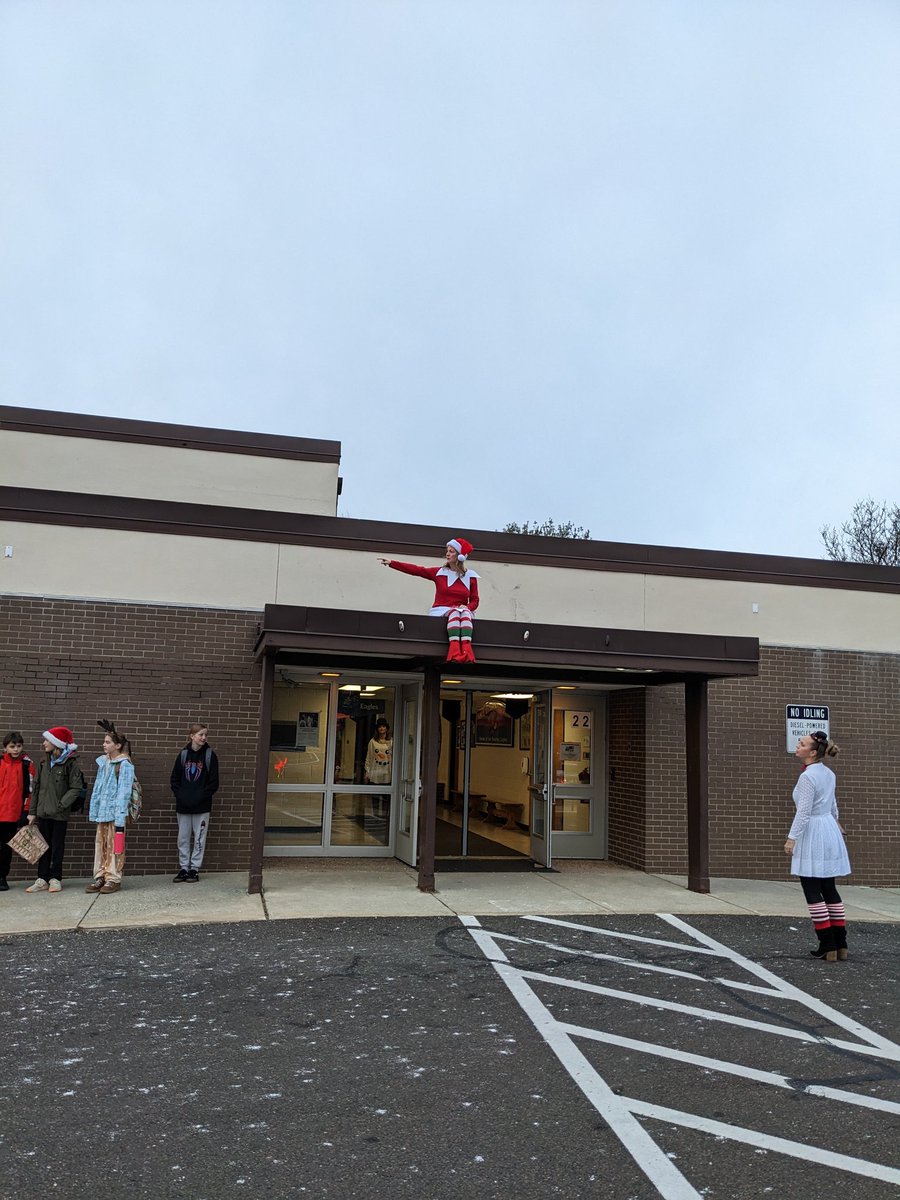 CB_MrHeinlein's tweet photo. Such a great day @CBDoyleElem today. An amazing arrival greeting students, a super sing along and a bingo game to wrap up our day before winter break! #CBSD #HappyHolidays https://t.co/Ky9qZoUmml