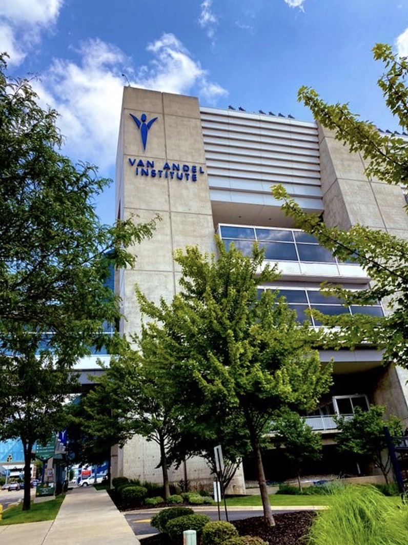 Some *summer* views of the medical mile in downtown #GrandRapids, MI where our primary training hospital is located, in addition to the Grand Rapids campus for <a href="/MSUMD/">MSU College of Human Medicine</a>, our affiliated medical school, the <a href="/VAInstitute/">Van Andel Institute (VAI)</a> &amp; several other medical/research facilities: 

#IR #RadTwitter